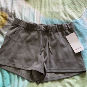 Lululemon on the fly 2.5” woven short